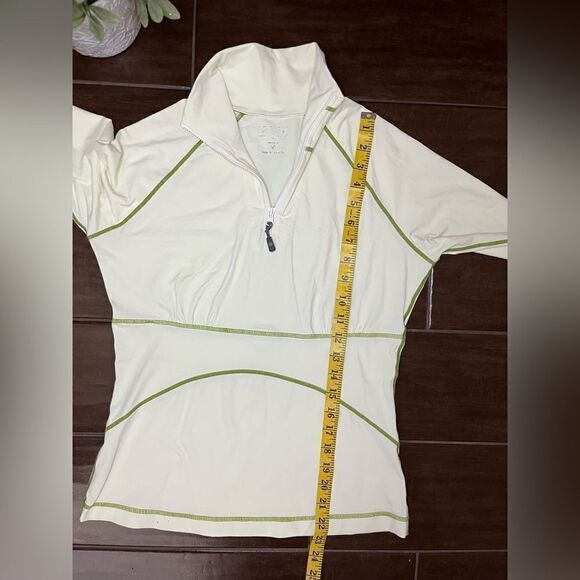 Athleta pale green running 1/4 zip long sleeved shirt sz small - Picture 6 of 8